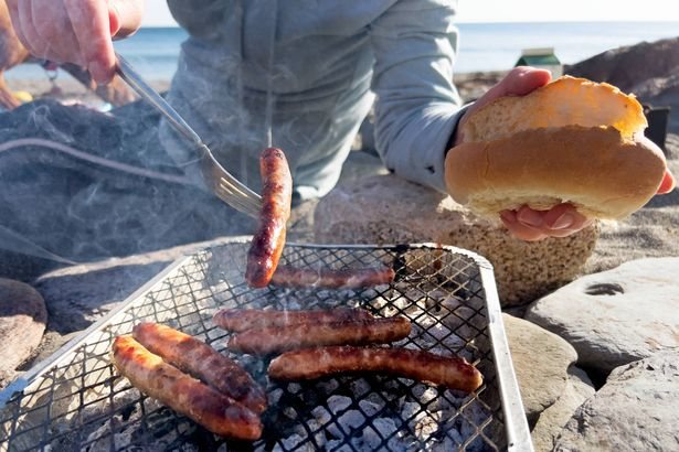 Supermarkets pull disposable barbecues over wildfire risk
