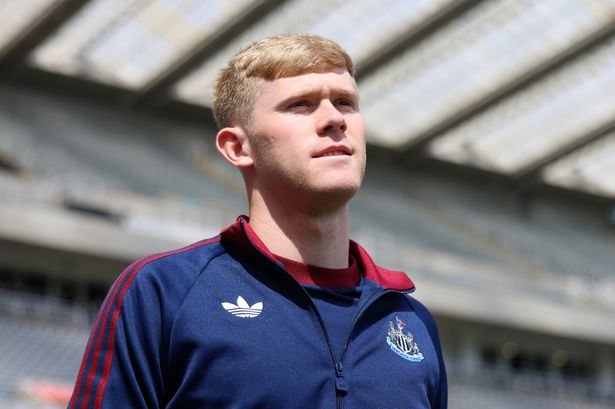 Manchester United linked with Lewis Hall and Manu Kone in latest transfer update