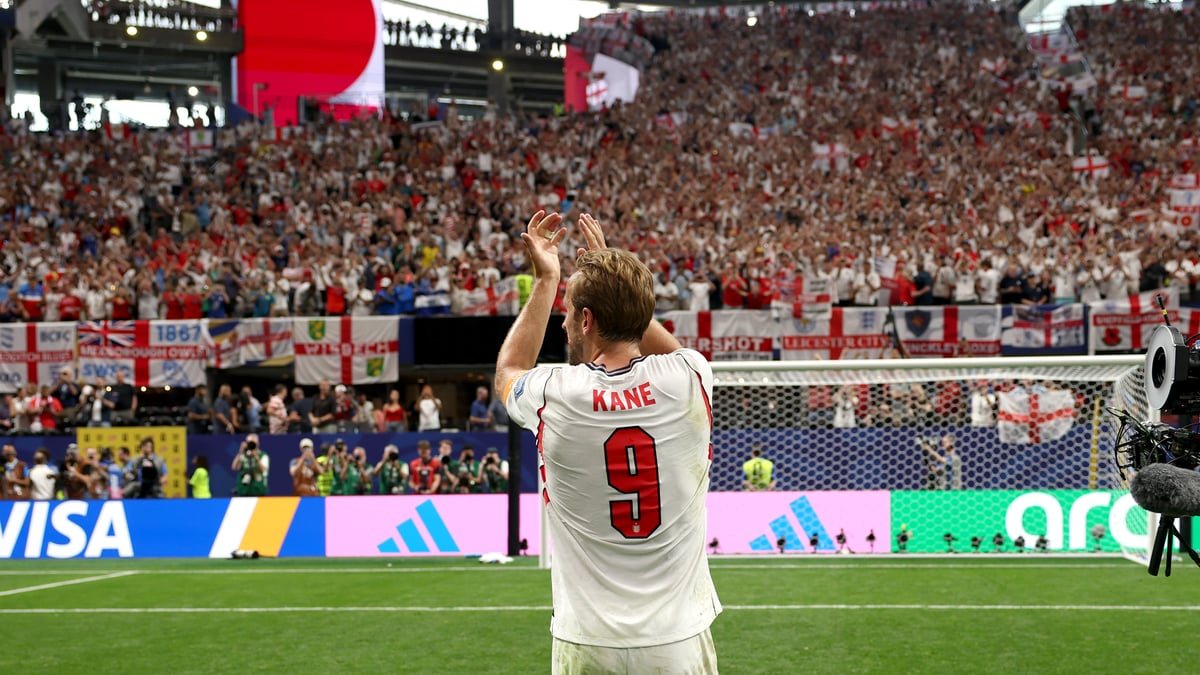 Harry Kane double sends England into World Cup last-16 clash with Mexico